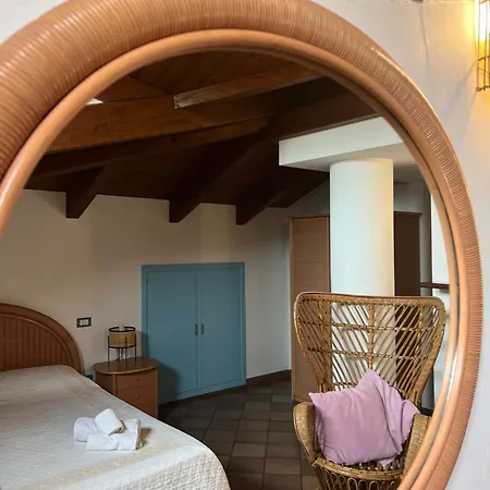 Couette-café All'ombra Del Palmeto 3*